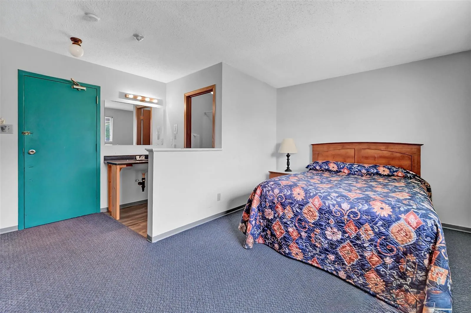King Room at Clavet Motor Inn with one king bed